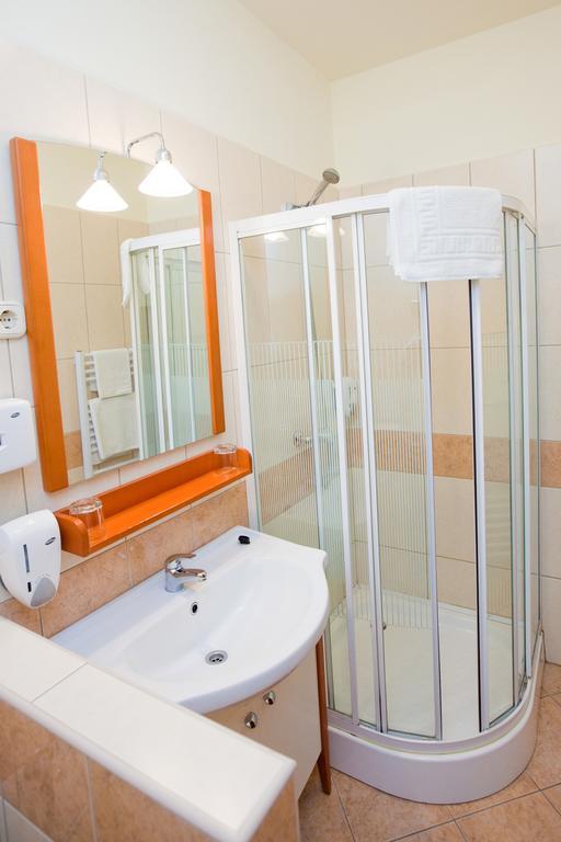ザラエゲルセグ Goecsej Palatinus Etterem Es Panzioアパートホテル 部屋 写真